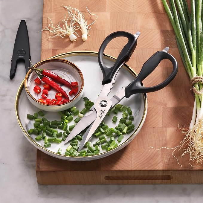 Cangshan 503343 9-inch Heavy-Duty Come-Apart Kitchen Shears - Image 7